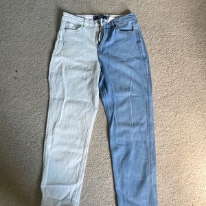 Hollister Ultra High-Rise Mom Jean